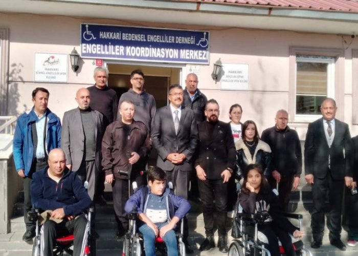 Hakkari'de 7 engelliye tekerlekli sandalye desteği