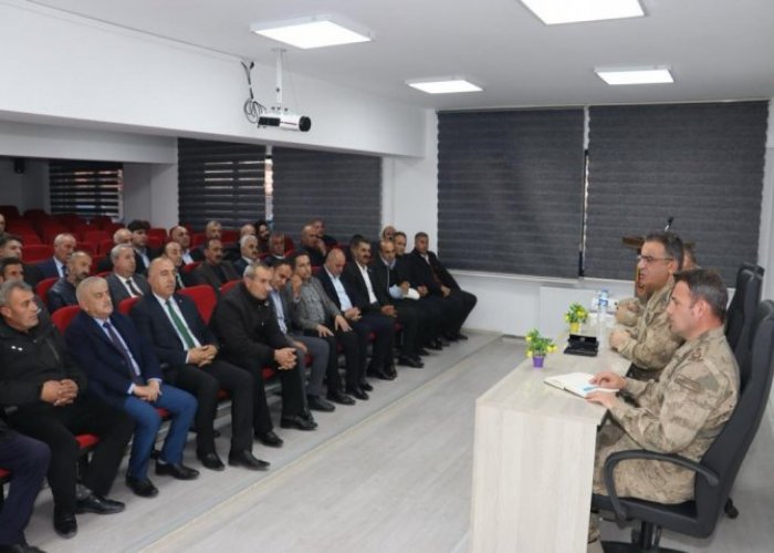Çarıkcıoğlu Paşa muhtarlarla bir araya geldi