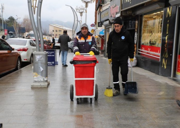 Hakkari belediyesi 10 adet tekli çöp arabası aldı