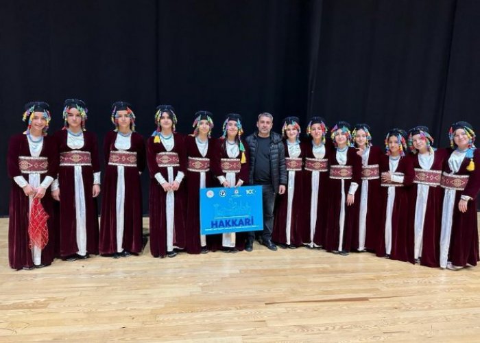 Hakkari halk oyunları ekibi Türkiye 3'ncüsü oldu