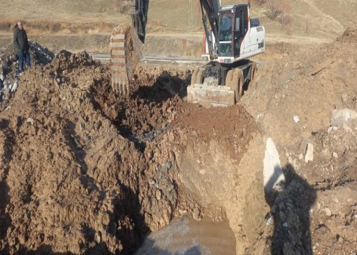 Hakkari'de içme suyu şebekesi patladı