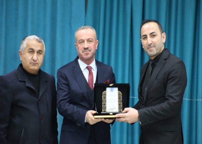Spor camiasından Başkan Kaya’ya plaket