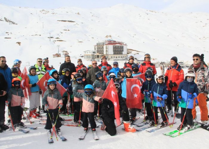 Hakkari Kış Sporları ve Turizm Merkezi'nde kayak sezonu start aldı