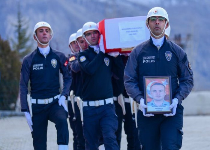 Hakkari'de görev yapan polis kalbine yenik düştü