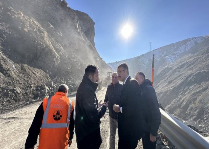 Vali Çelik, heyelan yerinde!