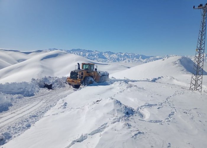 Hakkari'de 284 yerleşim yeri ulaşıma kapandı