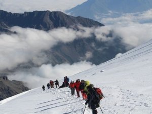 Hakkari Dağcıları Gürcistan Kazbek Dağı Zirvesinde