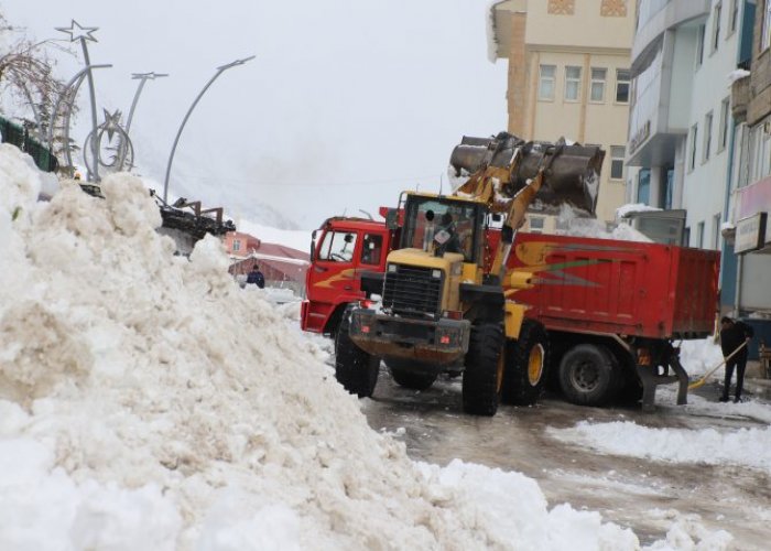 Mahmutoğlu, karla mücadele çalışmalarını denetledi