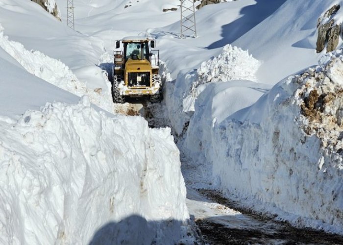 Hakkari'de 354 yerleşim yolu ulaşıma açıldı