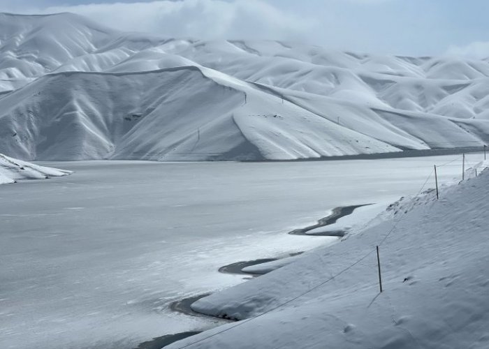 Dilimli Barajı'nın yüzeyi buz tuttu