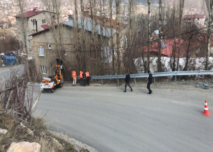 Hakkari belediyesinden bariyer hizmeti