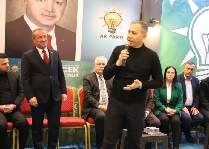 İçişleri Bakanı Yerlikaya, Hakkari'de Mehmetçikle iftar açtı