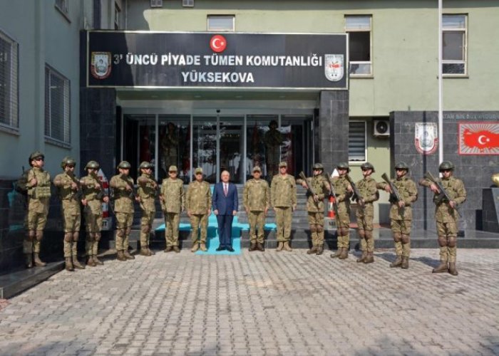 Bakan Güler, Tümen komutanlığını ziyaret etti