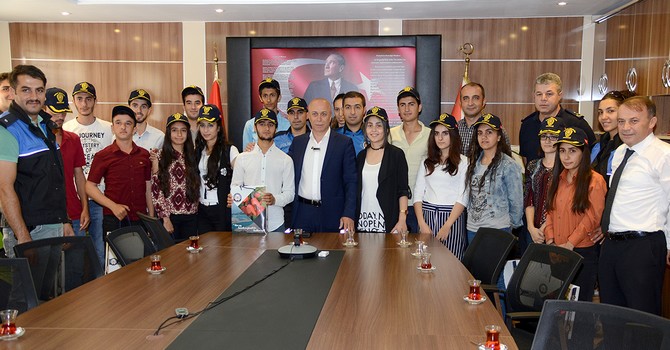 Emniyet müdürü Dilbaroğlu başarılı öğrencileri tebrik etti