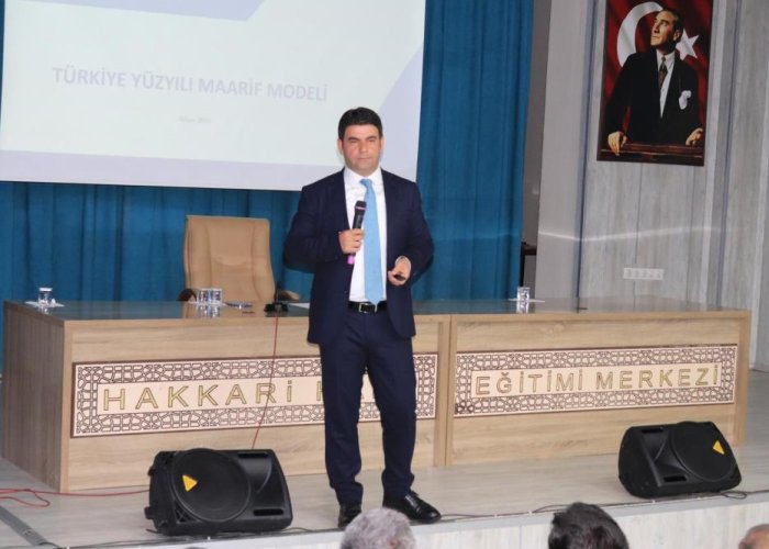 Hakkari’de yeni müfredat taslağı değerlendirildi
