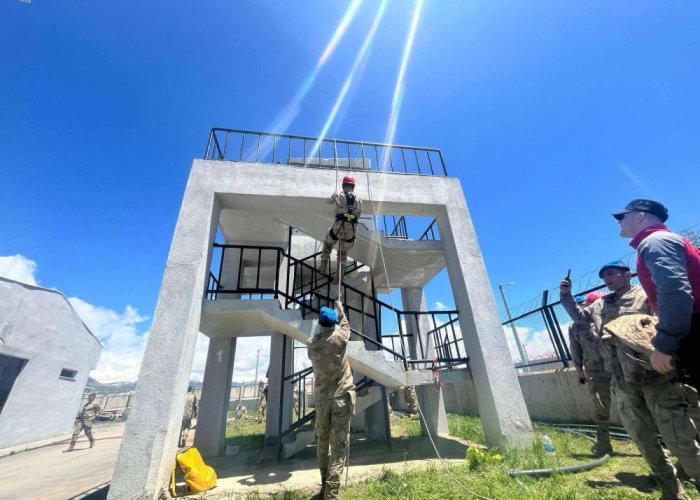 jandarmadan uygulamalı deprem eğitimi