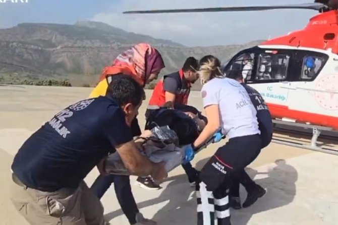 Ambulans helikopter hamile kadın için havalandı