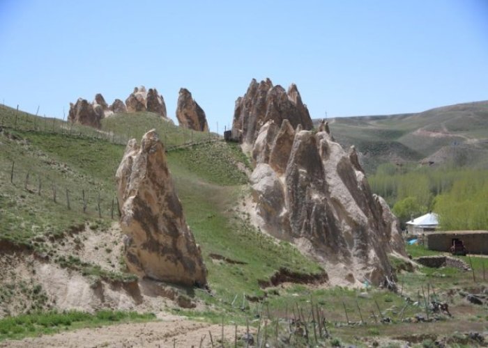 Başkale peribacaları hayran bırakıyor
