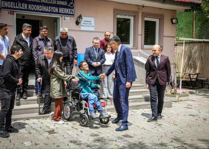 Vali Çelik: "Sevginin önünden engel yoktur”