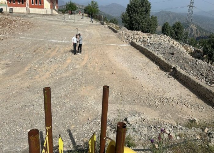 Asparagas habere tepki, okul yapımı devam ediyor