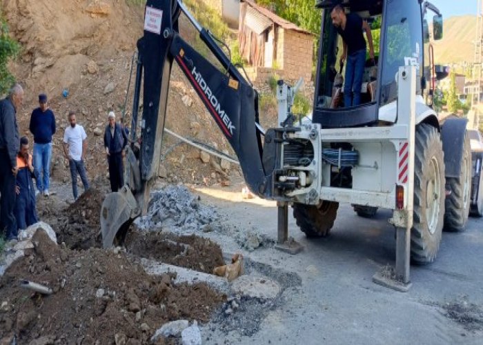 Hakkari belediyesi haftada 50 su arızası gideriyor