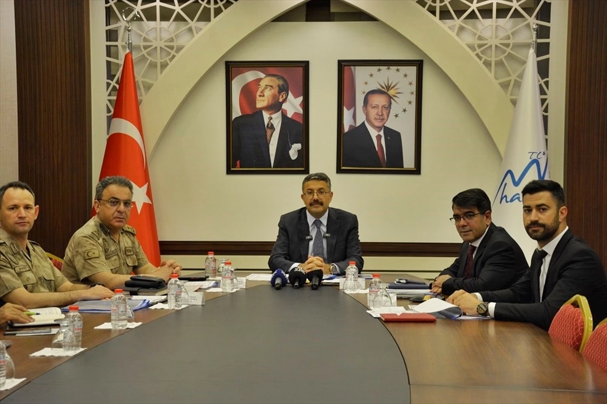 Hakkari'de Asayiş Olaylarına İlişkin Bilgilendirme Toplantısı Yapıldı