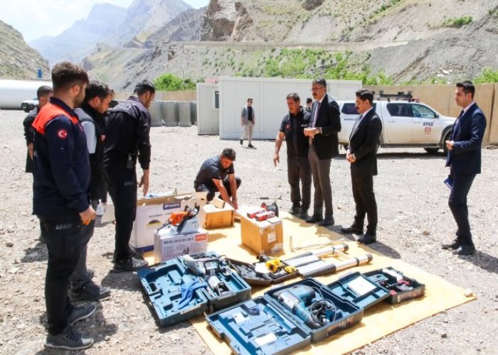 Vali Çelik, deprem hazırlık çalışmalarını inceledi