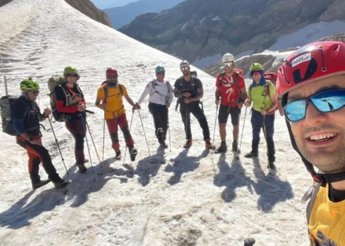 İzmirli dağcılar 4 bin 135 metreye zirve yaptı