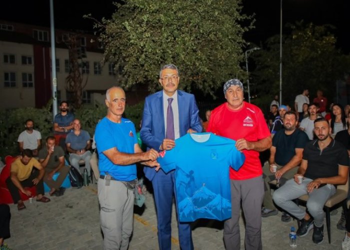 Vali Çelik, dağcılarla bir araya geldi