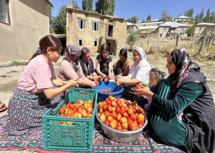 Kadınlar kış hazırlıklarına başladı