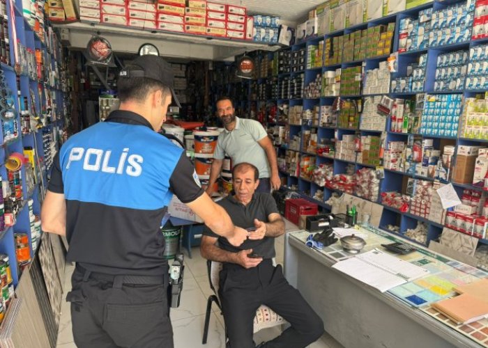 Hakkari polisi bilgilendirmeye devam ediyor