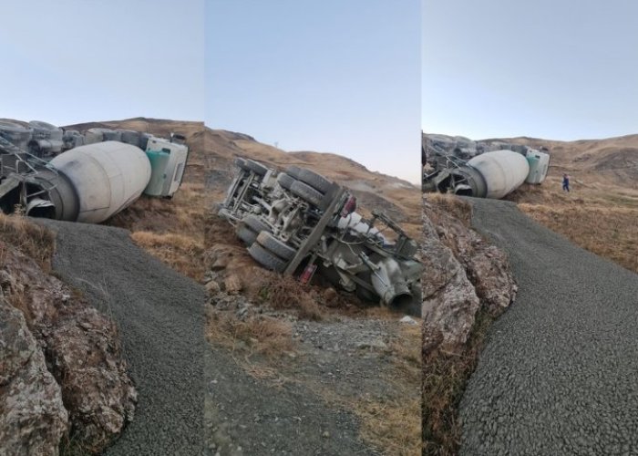 Hakkari'de beton mikseri devrildi