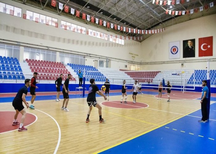 Hakkari Üniversitesinde spor turnuvaları başladı