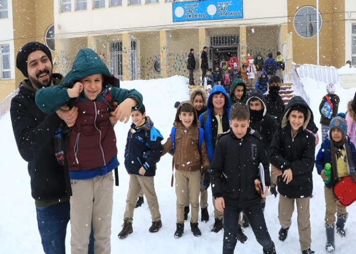 Hakkari'de okullar tatil edildi