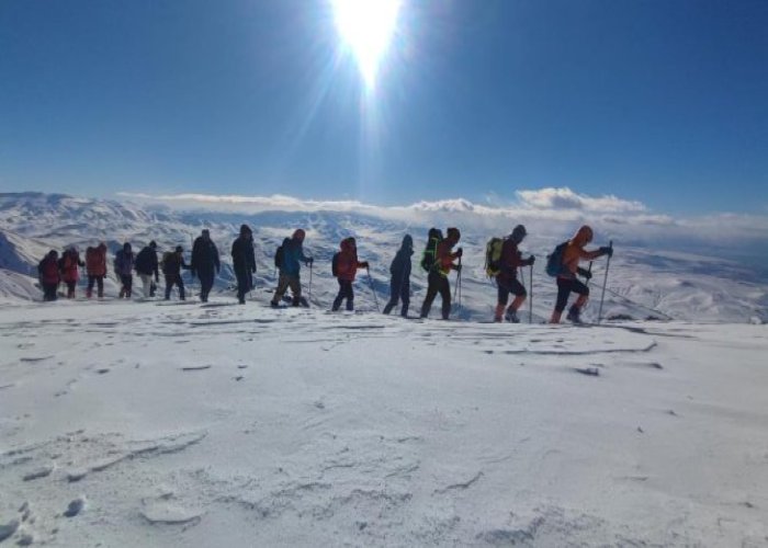 Küçük Erek Dağına zirve tırmanışı