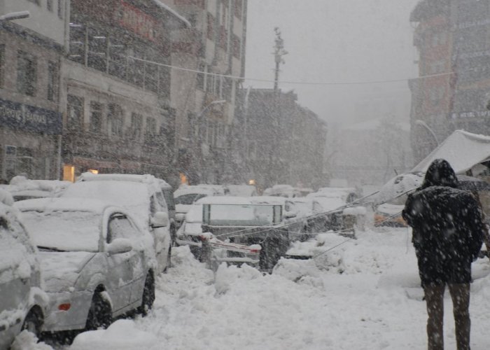 Hakkari'de 11 köy, 40 mezra yolu ulaşıma kapandı