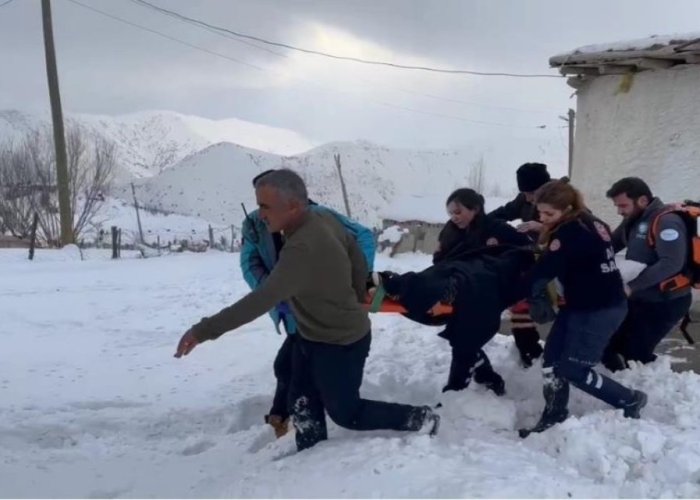 Hakkari Akbulut köyünde hasta kurtarma operasyonu