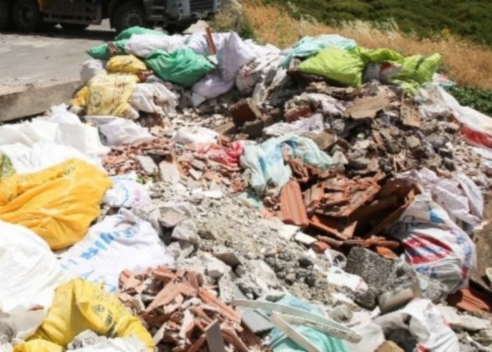 Hakkari Belediyesi'nden "Moloz" Uyarısı