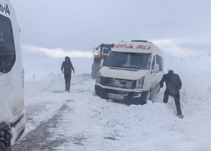 Mahsur kalan öğrenciler ile vatandaşlar kurtarıldı