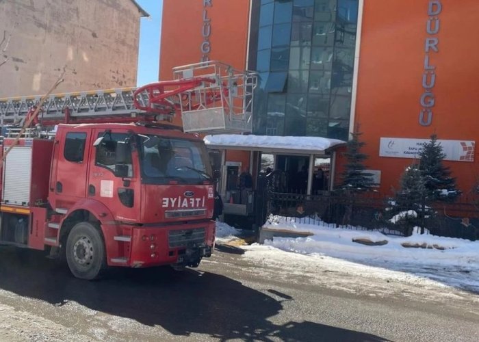 Hakkari Tapu Kadastroda gazlı söndürme sisteminde duman paniği