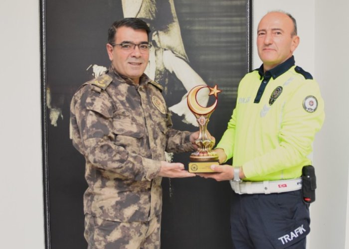 Hakkari’de başarılı Trafik Polisi Turgut Bektaş emekliye ayrıldı