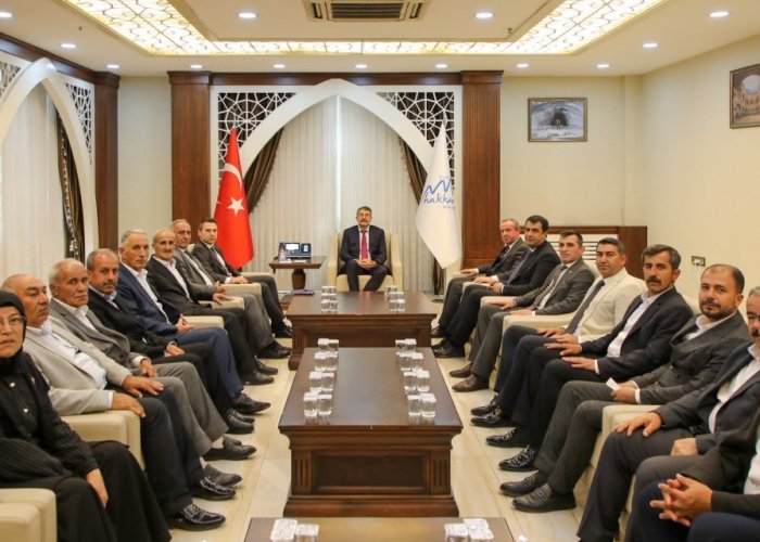 Vali Çelik, Şemdinli muhtarlarıyla bir araya geldi