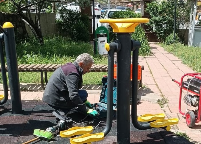 Sürme Hanım Parkı'nda Spor Aletleri Yenilendi