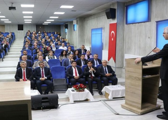 Bakan Yardımcısı Hakkari'de Eğitimcilere Seslendi