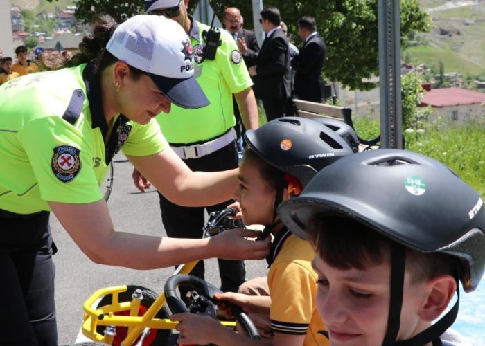 Hakkâri’de, Trafikte Bilinçli Nesiller Yetişiyor!