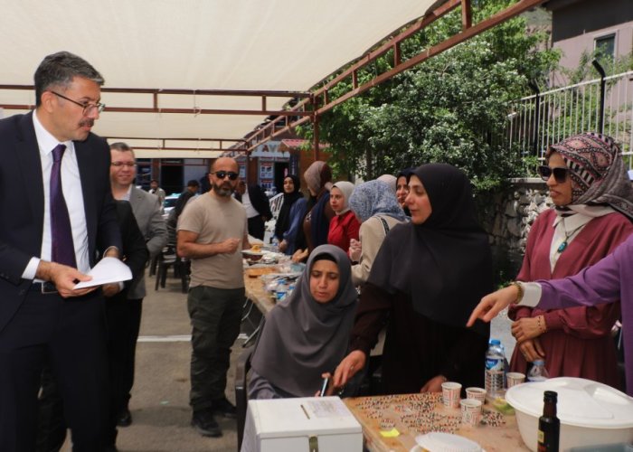 Hakkari’de Cami Yararına Hayır Çarşısı Kuruldu