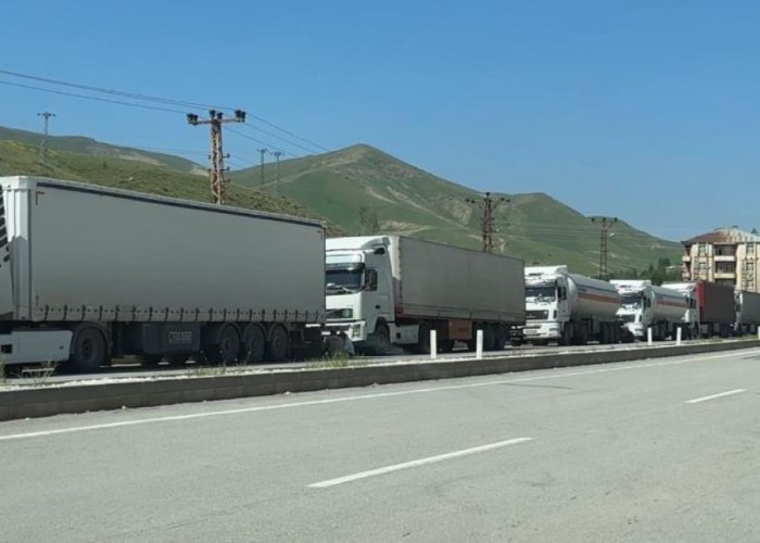 Türkiye-İran sınırında tır kuyruğu oluştu
