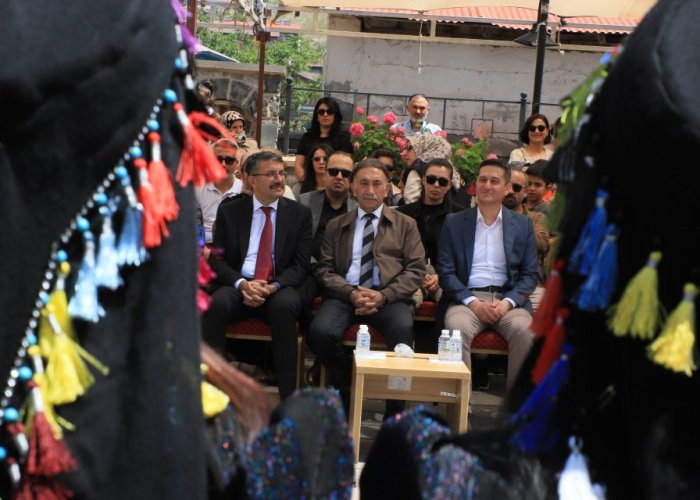 Hakkari tarihi meydan medresesinde yıl sonu sergisi