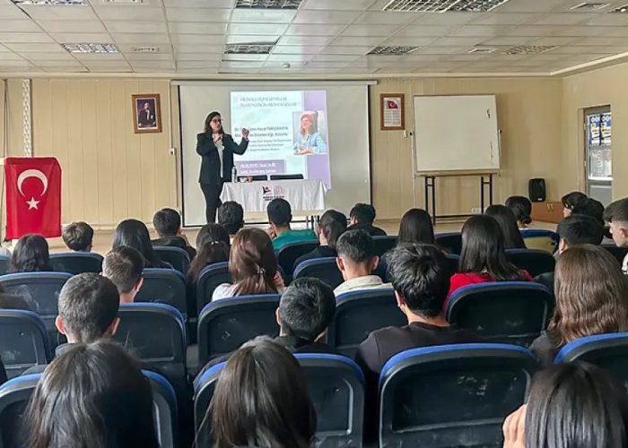 Hakkari'de “Herkes İçin Bilim” ve “Her Yerde Bilim” konferansı düzenlendi