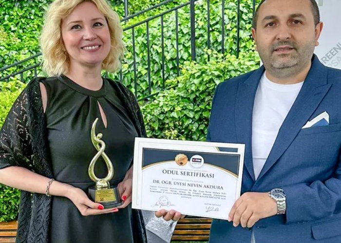 Hakkari Üniversitesi öğretim üyesine Akademik altın kalem ödülü